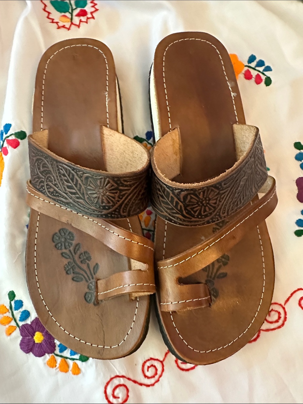 SIZE 7 US Handcrafted Brown Leather Women’s Slide Sandals with Floral Detail